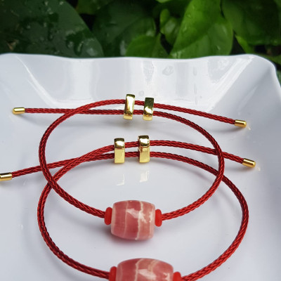 Vòng tay phong thủy may mắn Lu Charm Chất liệu hạt Đá Đào Hoa màu hồng vân tự nhiên Bóng đẹp dây đỏ may mắn có khoen chỉnh theo tay lớn nhỏ được hết ạ Nữ mệnh hỏa, mệnh thổ hợp vòng đeo tay xinh xắn, đẹp, may mắn tài lộc cho gia chủ ạ