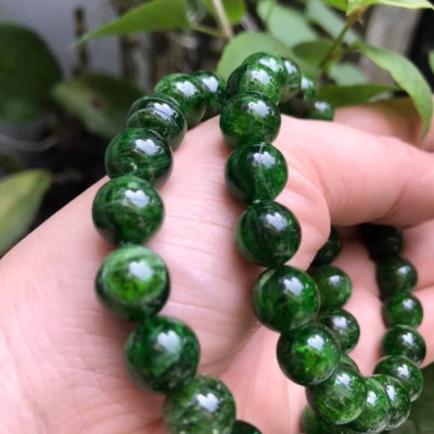 VÒNG TAY ĐÁ DIOPSIDE 10MM ĐẸP XUẤT SẮC LUÔN  100% ĐÁ DIOPSIDE TỰ NHIÊN CAO CẤP ĐẸP ĐEO SANG TAY   NỮ MỆNH MỘC MỆNH HỎA CHUẨN HỢP MÀU XANH LÁ NGỌC SÁNG BÓNG ĐẸP XINH