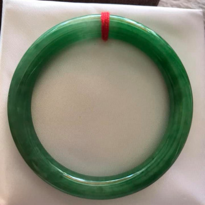 VÒNG TAY ĐÁ CẨM THẠCH TỰ NHIÊN LÝ A SỊN SAO SIZE 50 MÀU XANH LÁ ĐẬM ĐẸP NỮ 49KG ĐẾN 57KG ĐEO Ạ