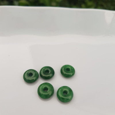 Bộ 5 đồng tiền đá cẩm thạch tự nhiên xanh ngọc đậm đều đẹp Nữ Phối vòng tay,mặt dây chuyền vàng đeo cực kỳ xinh xắn ạ Size hạt 9mm x dầy 3,8mm x lỗ ở giữa đk 2mm mệnh Thủy Mộc Hỏa ạ
