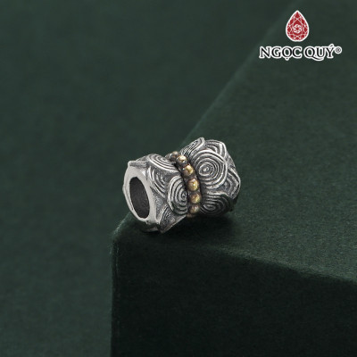Charrm bạc trụ xỏ ngang họa tiết hoa sen - Ngọc Quý Gemstones