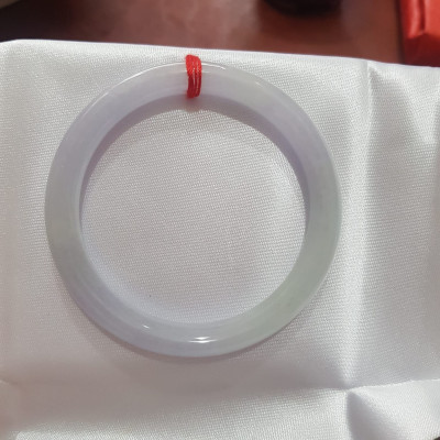 Vòng cẩm thạch Tự nhiên Tím A Trắng 49mm x 6,8mm  Vòng màu tím nhẹ trắng vòng đẹp  Nữ mệnh Kim Thủy 45kg - 50kg ạ