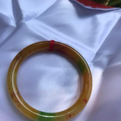 CHIẾC VÒNG TQUÝ 52 GỒM 4 MÀU TỨ QUÝ TÔNG CAM BÔNG ĐỎ 2 VÂN XANH LÁ TƯƠI ĐẸP NỮ 47kg đến 56kg