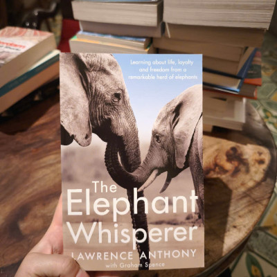 Sách - The Elephant Whisperer: Learning About Life, Loyalty and Freedom From a Remarkable Herd of Elephants by Lawrence Anthony