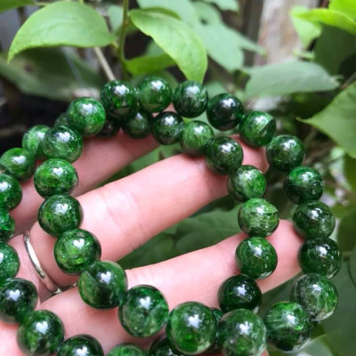 VÒNG TAY ĐÁ DIOPSIDE 10MM ĐẸP XUẤT SẮC LUÔN  100% ĐÁ DIOPSIDE TỰ NHIÊN CAO CẤP ĐẸP ĐEO SANG TAY   NỮ MỆNH MỘC MỆNH HỎA CHUẨN HỢP MÀU XANH LÁ NGỌC SÁNG BÓNG ĐẸP XINH
