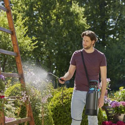 Bình tưới cây áp suất 5L Gardena 11130-20