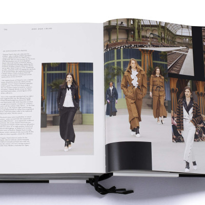 Artbook - Sách Tiếng Anh - Chanel Catwalk