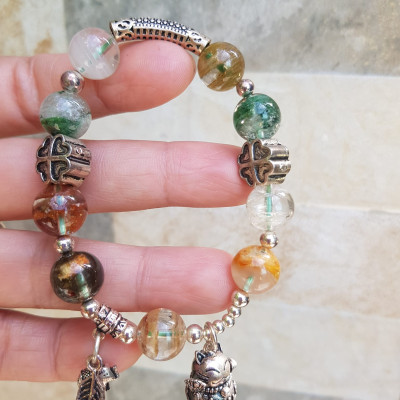 Vòng tay phong thủy may mắn đá thạch anh Ưu linh tự nhiên  Charm bạc kiểu hình chiếc lá mèo may mắn hoa đẹp lắm ạ  Nữ đeo lên tay vừa đẹp vừa sang tốt cho sưc khỏe, may mắn và phong cách trẻ trung sang trọng ạ