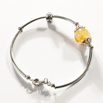 Vòng tay đá phong thủy Thạch anh tóc vàng mix charm bạc lục tự chú VK007