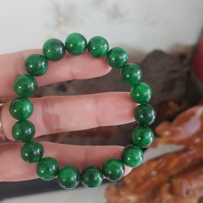 Vòng cẩm thạch xanh đậm rẻ đẹp  Nữ mạng mộc mạng hỏa mạng thủy ạ  Size vòng 10mm nữ đeo lên tay màu xanh hy vọng tươi sáng đẹp ạ