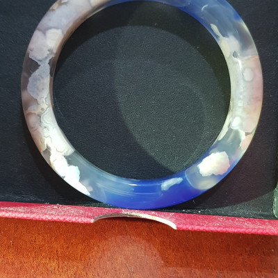 Vòng tay Nữ  Bản Hẹ Đá Mã Não Xanh Dương Đậm Bông Bông đều 2 bên vòng quá đẹp Vòng tay Ni 49mm x Cao 11mm x dầy 8mm Nữ mệnh Thủy mệnh mộc 35kg - 48kg đeo ạ