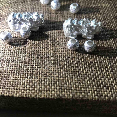 1 BỘ GỒM TỲ HƯU BẠC 999 VÀ 2 VIÊN BI MÀU TRẮNG PHỤ KIỆN PHỐI VÒNG TAY NỮ SIZE 10MM ĐẾN 12MM