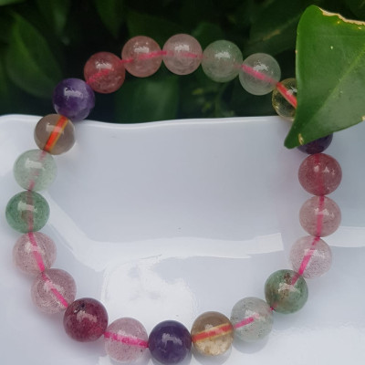 Vòng tay phong thủy may mắn đá thạch anh ngũ sắc tự nhiên Size vòng 8mm bóng tuyệt đẹp đa sắc màu nữ đeo xinh đẹp rẻ hợp nữ tất cả các mệnh Đá thiên nhiên đeo tốt sức khỏe, tim mạch đồng thời may mắn phong thủy tài lộc ạ