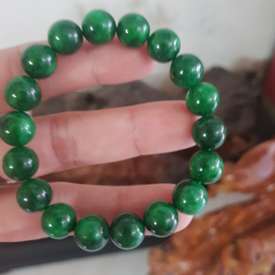 Vòng cẩm thạch xanh đậm rẻ đẹp  Nữ mạng mộc mạng hỏa mạng thủy ạ  Size vòng 10mm nữ đeo lên tay màu xanh hy vọng tươi sáng đẹp ạ