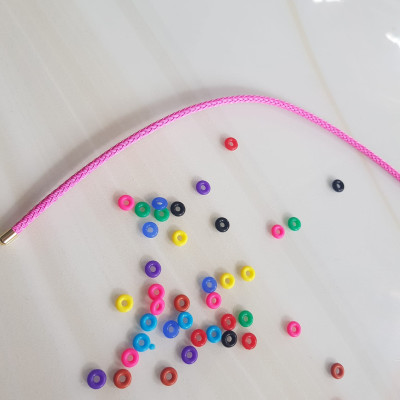 DÂY PHỐI VÒNG TAY MÀU Hồng Phấn DẺO CO GIÃN CÓ 2 KHOEN VÀNG  NỮ PHỐI VỚI HẠT LU ĐÁ TỰ NHIÊN CÁC LOẠI VÀO LÀM VÒNG ĐEO TAY KIỂU Ạ SIZE DÂY 3MM Ạ  Nữ VỀ ĐỂ HẠT LU VÀO Ở GIỮA RÚT DÂY VÀO 2 LỖ KHOEN VÀNG TRÊN DÂY LÀ ĐEO ĐẸP Ạ