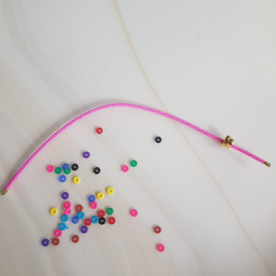 DÂY PHỐI VÒNG TAY MÀU Hồng Phấn DẺO CO GIÃN CÓ 2 KHOEN VÀNG  NỮ PHỐI VỚI HẠT LU ĐÁ TỰ NHIÊN CÁC LOẠI VÀO LÀM VÒNG ĐEO TAY KIỂU Ạ SIZE DÂY 3MM Ạ  Nữ VỀ ĐỂ HẠT LU VÀO Ở GIỮA RÚT DÂY VÀO 2 LỖ KHOEN VÀNG TRÊN DÂY LÀ ĐEO ĐẸP Ạ