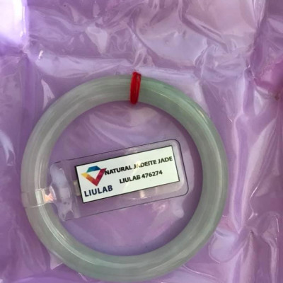 Vòng tay Đá Cẩm Thạch tự nhiên TRUNG SỊN 50mm x Dầy 8mm  XANH NGỌC NHẸ NHÀNG BÓNG ĐẸP Kèm Giấy Kiểm định Liulab No 476274  Hợp Nữ Mệnh Mộc Hỏa Thủy 50kg - 55kg đeo ạ