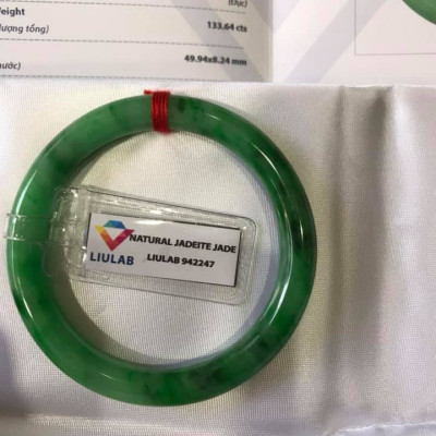 VÒNG ĐÁ CẨM THẠCH TỰ NHIÊN LÝ SỊN A SAO VIP 48MM x DẦY 7,2MM  VÒNG KÈM GIẤY KIỂM ĐỊNH LIULAB No 942247  MÀU XANH LÝ SỊN BÓNG ĐẸP NỮ 40KG-49KG ĐEO Ạ