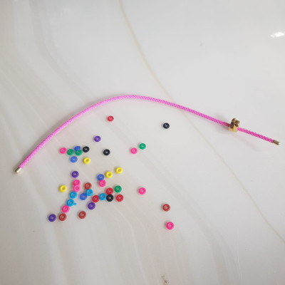 DÂY PHỐI VÒNG TAY MÀU Hồng Phấn DẺO CO GIÃN CÓ 2 KHOEN VÀNG  NỮ PHỐI VỚI HẠT LU ĐÁ TỰ NHIÊN CÁC LOẠI VÀO LÀM VÒNG ĐEO TAY KIỂU Ạ SIZE DÂY 3MM Ạ  Nữ VỀ ĐỂ HẠT LU VÀO Ở GIỮA RÚT DÂY VÀO 2 LỖ KHOEN VÀNG TRÊN DÂY LÀ ĐEO ĐẸP Ạ