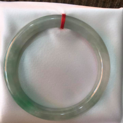 Vòng đẹp đá cẩm thạch tự nhiên TR LÝ SAO 47mm Chất liệu 100% đá cẩm thạch tự nhiên Size 47mm  MÀU TRẮNG LÊN XANH LÝ 1 BÊN SANG LẮM NỮ TAY NHỎ 35kg - 48kg đeo ạ