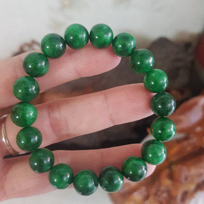 Vòng cẩm thạch xanh đậm rẻ đẹp  Nữ mạng mộc mạng hỏa mạng thủy ạ  Size vòng 10mm nữ đeo lên tay màu xanh hy vọng tươi sáng đẹp ạ