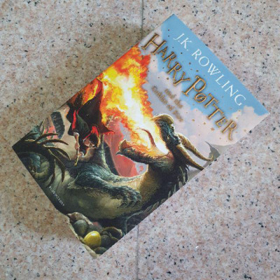 Harry Potter Part 4: Harry Potter And The Goblet Of Fire (Paperback) (Harry Potter và chiếc cốc lửa) (English Book)