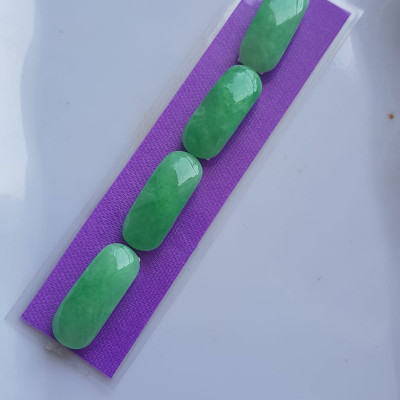 Bộ Lắc Tay Yên Ngựa Mới 4 viên Xanh Ngọc Tươi đều bóng đẹp Size Dài 20mm x Ngang 9mm x cao 3mm Đá Ngọc Cẩm Thạch tự nhiên Nữ mệnh mộc hỏa thủy bọc vàng đeo đẹp sang món quà tặng ý nghĩa gửi đến Mẹ và người thân ạ