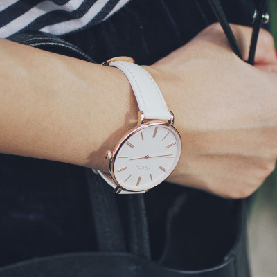 Đồng hồ đeo tay Nữ hiệu JONAS & VERUS X01855-Q3.PPWLW, Máy Pin (Quartz), Kính sapphire chống trầy xước, Dây Da Italy