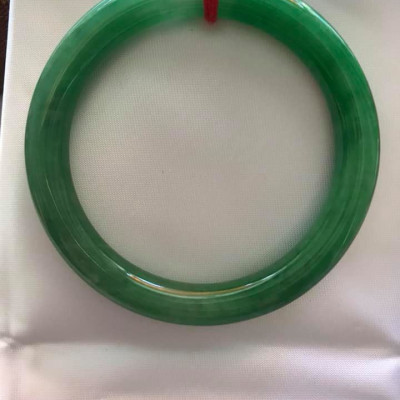 VÒNG TAY ĐÁ CẨM THẠCH TỰ NHIÊN LÝ A SỊN SAO SIZE 50 MÀU XANH LÁ ĐẬM ĐẸP NỮ 49KG ĐẾN 57KG ĐEO Ạ