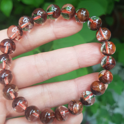 Vòng Tay Phong Thủy Nữ Đá Thạch Anh Ưu Linh Tự Nhiên Bóng Đẹp   Size hạt 9mm  Màu nâu trắng bóng tự nhiên sang trọng hợp nữ mệnh thổ mệnh kim đeo tốt sức khỏe, hợp tuổi hợp mệnh hợp làm ăn may mắn ạ