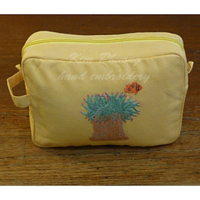 Túi vải thêu tay đựng đồ dùng cá nhân 