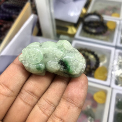 Mặt dây chuyền Tỳ Hưu phong thủy đá ngọc phỉ thúy