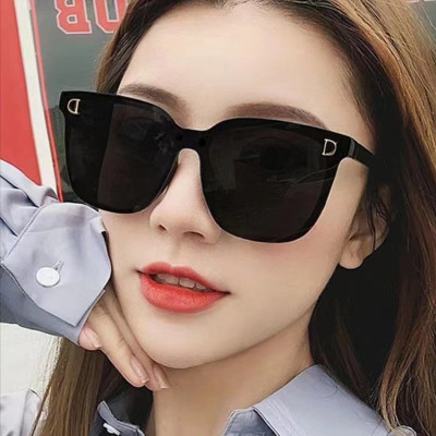 Kính râm đen gọng to , kính mát nam nữ , chống tia UV , chống bụi ,thiết kế tinh xảo , phong cách thời trang Hàn Quốc bảo vệ đôi mắt thân yêu của bạn , kèm hộp đựng sang trọng