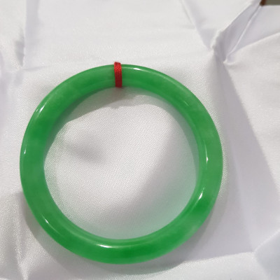 Vòng cẩm thạch Đ Lý 52mm x dầy 7,8mm  Vòng màu xanh lá tươi  Nữ mệnh Mộc mệnh Hỏa 52kg - 56kg đeo ạ