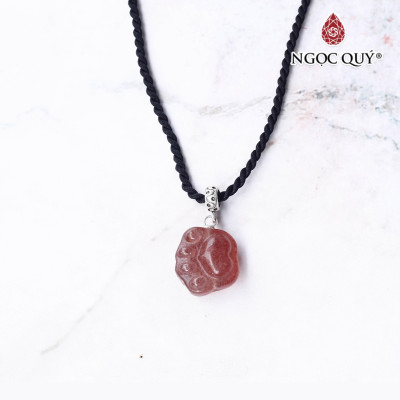 Mặt dây chuyền chân mèo thạch anh dâu hợp mệnh hỏa, thổ - Ngọc Quý Gemstones