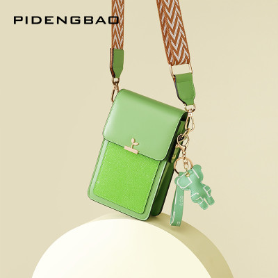 Túi đeo chéo nữ phong cách dễ thương – BEE GEE DCNU1059