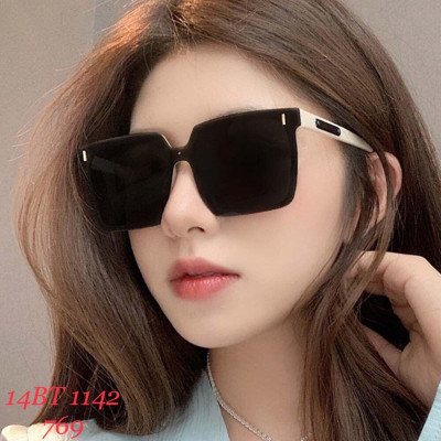 Kính râm đen gọng to , kính mát  nam nữ , chống tia UV , chống bụi ,phong cách thời trang Hàn Quốc , hiện đại , trẻ trung , sôi động và cá tính  , kèm hộp đựng sang trọng