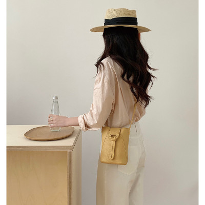 Túi đeo chéo nữ phong cách dễ thương – BEE GEE DCNU1062