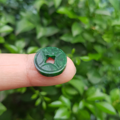 Mặt Dây Chuyền Mặt Nhẫn Đồng Tiền Mới màu Xanh Đậm Đẹp Đá Cẩm thạch xanh tự nhiên  Size nhỏ vừa đk 13,5mm x dầy 3mm  Nữ bọc vàng lên đeo đẹp lắm rất ý nghĩa đồng tiền may mắn tài lộc ạ