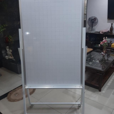Bảng Flipchart Cố Định Viết Bút Lông Có Ô Ly Bavico - Trắng (0.8 x 1.2 m)