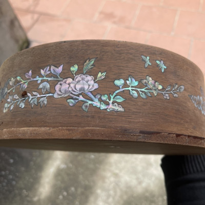 Tráp tròn gỗ gụ đựng bánh kẹo ,trầu cau khảm ốc đỏ singgapore