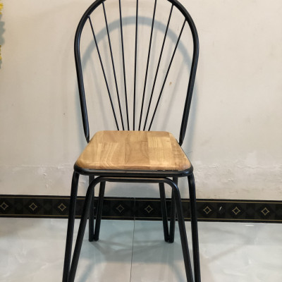 Ghế Vimos chân sắt mặt gỗ, xếp chồng lên nhau dễ dàng