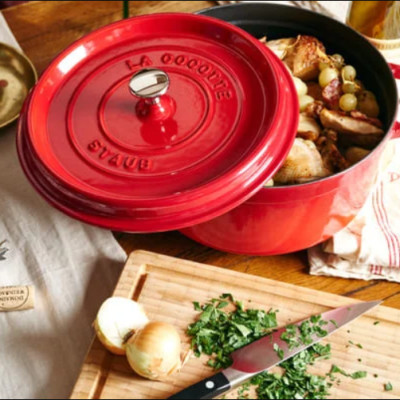 Staub - Nồi tròn màu đỏ cherry - 22cm (2.6L) (B)