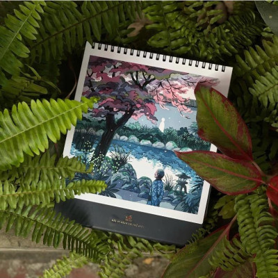 Lịch Để Bàn Ất Tỵ 2025 - Khu Vườn Văn Chương Kèm Túi Đựng Lịch