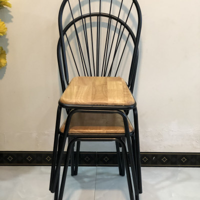 Ghế Vimos chân sắt mặt gỗ, xếp chồng lên nhau dễ dàng