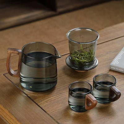 Bình pha trà thủy tinh 500ML màu Xám tay cầm gỗ kèm lõi lọc thủy tinh -Phân loại Bình và Ly riêng