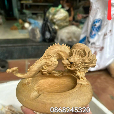 Gạt tàn khắc rồng bằng gỗ bách xanh thơm phức kt 15x10×9cm 