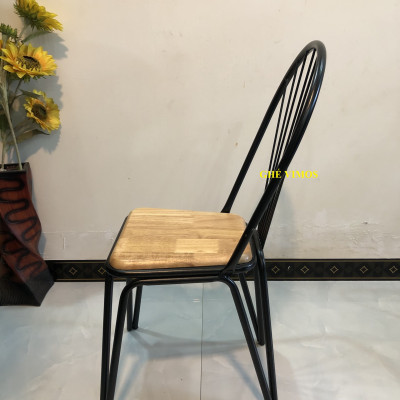 Ghế Vimos chân sắt mặt gỗ, xếp chồng lên nhau dễ dàng