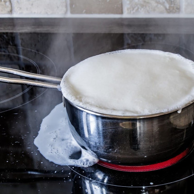 Nồi quánh bột inox có tay cầm Tsubame 1.8 lít có thang đo bên trong - Hàng nội địa Nhật Bản