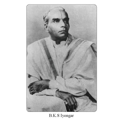 Sách - Yoga - Viên Ngọc Quý Của Nữ Giới - Vẻ Đẹp Thực Hành Và Chuyển Hoá Sâu Sắc